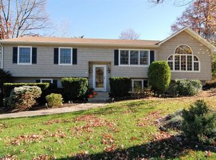 6 Nimbus Dr, Vernon, NJ 07462