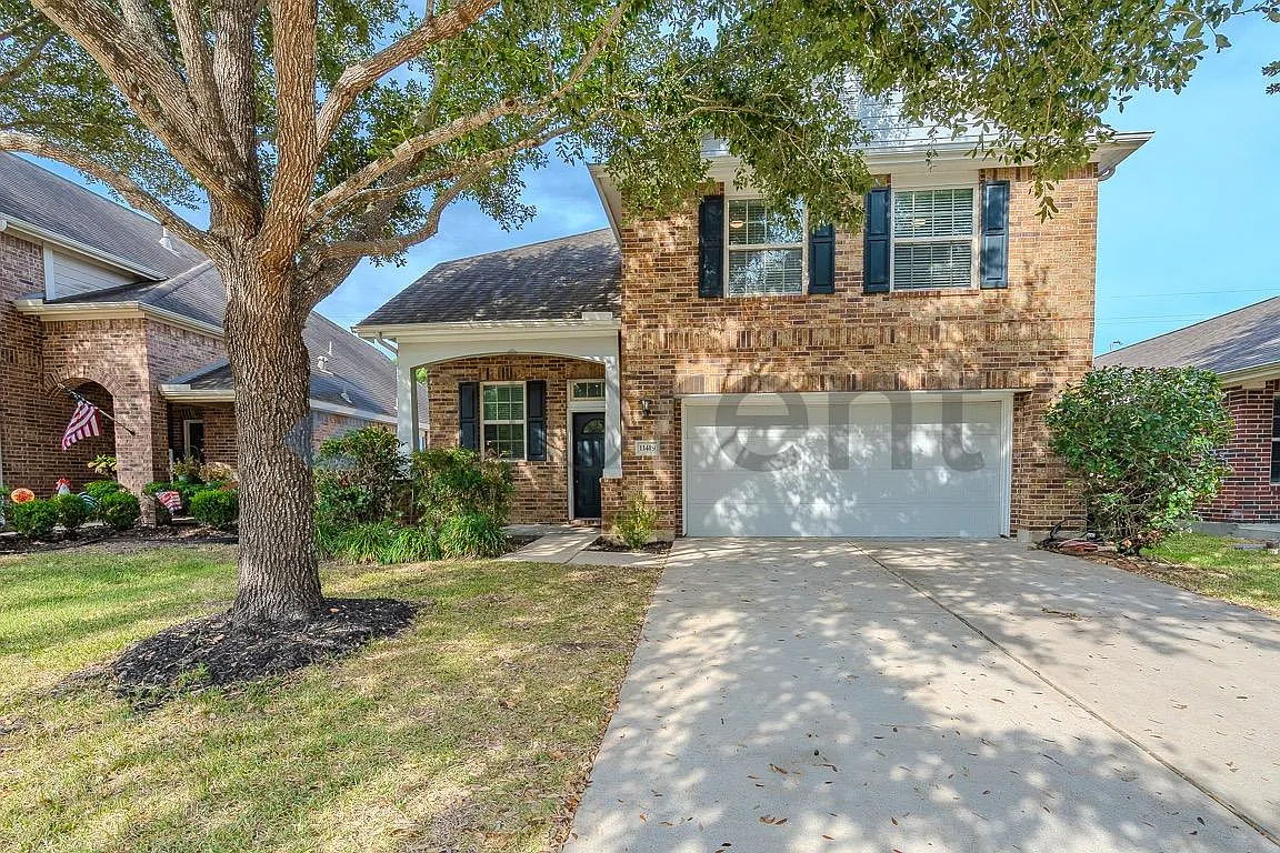 4 bed, 2.5 bath, 2450 sqft, $3,150 — Photo 2