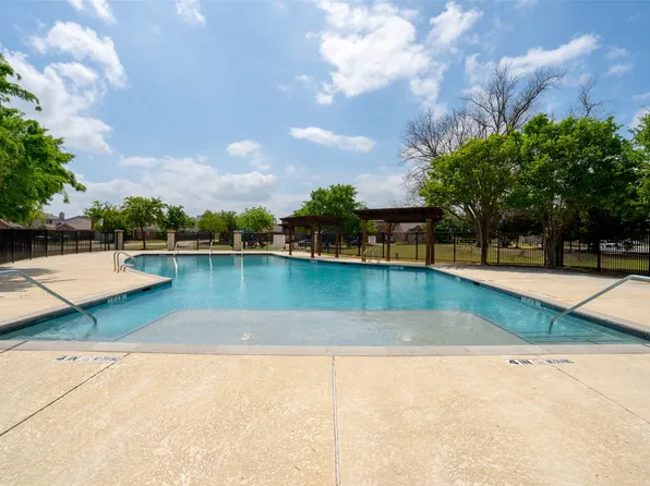 8805 Whirlwind Trl, Crossroads, TX 76227
