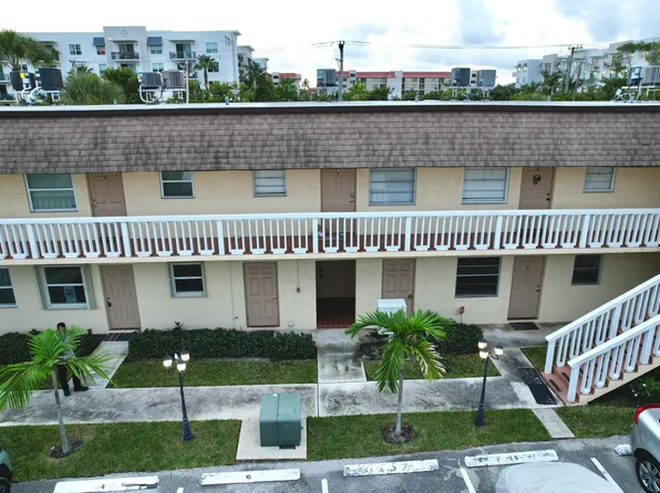 1204 S Lake Drive E #3, Lantana, FL 33462