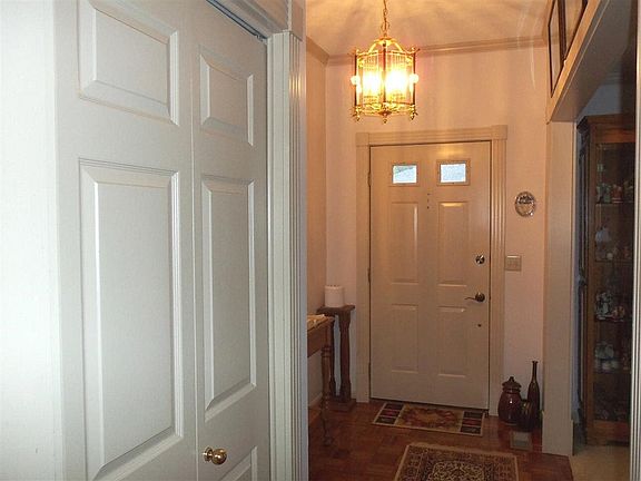 3rd image of 7422 Castle Hills Dr