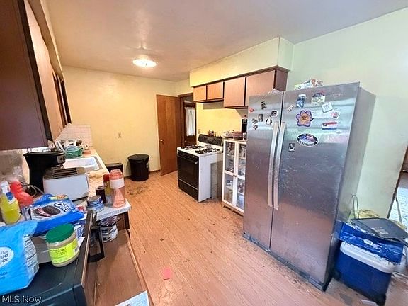 3rd image of 673 Rhoda Ave
