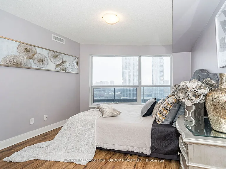 125 Village Green Sq #1409 — Photo 15
