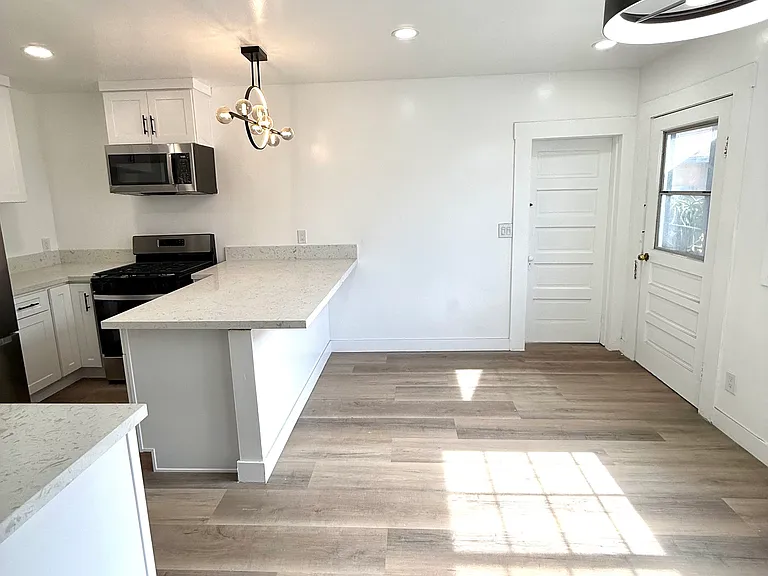 2306 Alta St — Photo 7