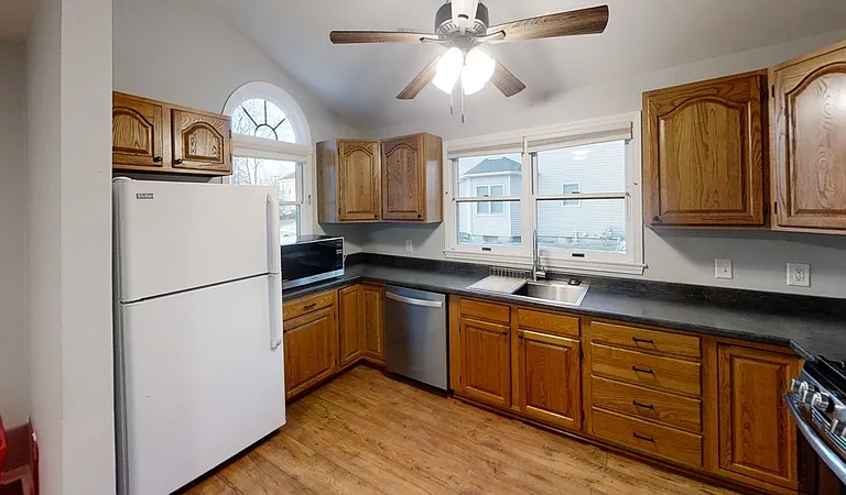 120 N Summit St #1 — Photo 2