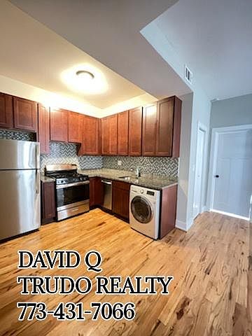 1st image of 635 W Oakdale Ave