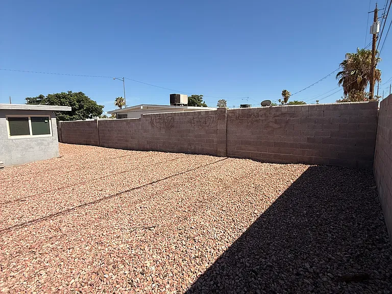 2753 Talbot St — Photo 68