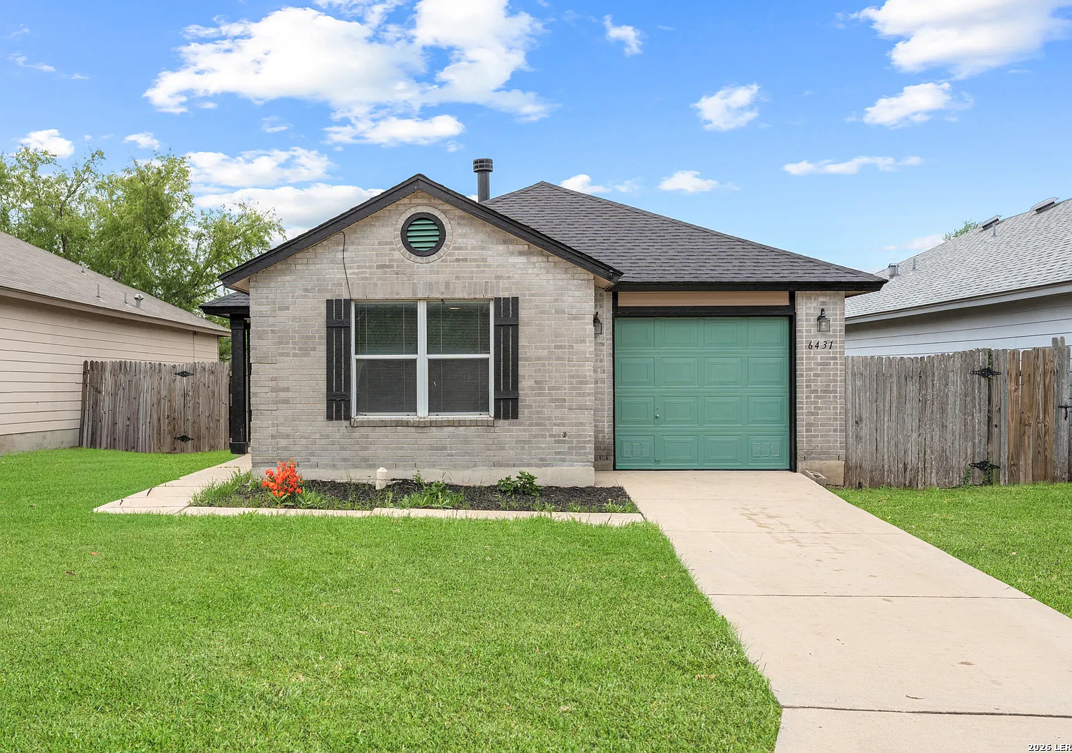 3 bed, 1212 sqft, $1,550 — Photo 1