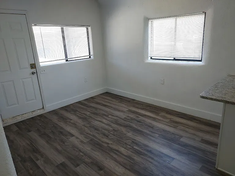 228 Vermont St NE — Photo 2