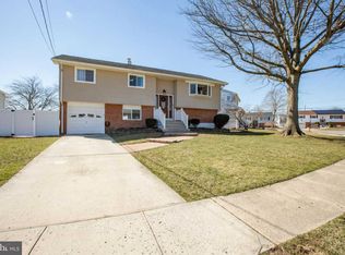 3 Sutton Dr, Hamilton, NJ 08690