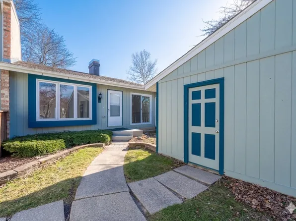 247 Driftwood Ln, Bloomingdale, IL 60108