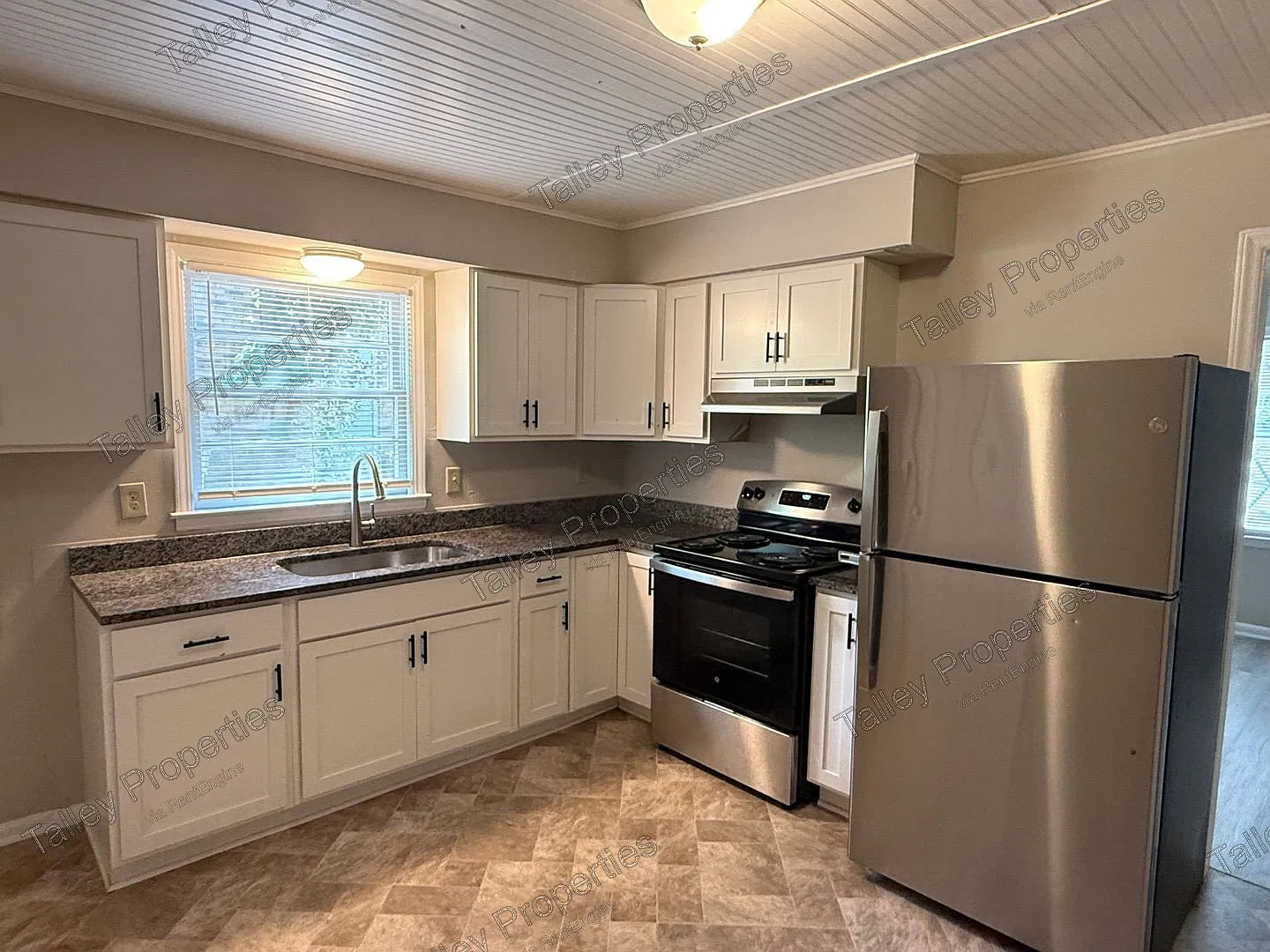 3 bed, 1.0 bath, 986 sqft, $1,449 — Photo 3
