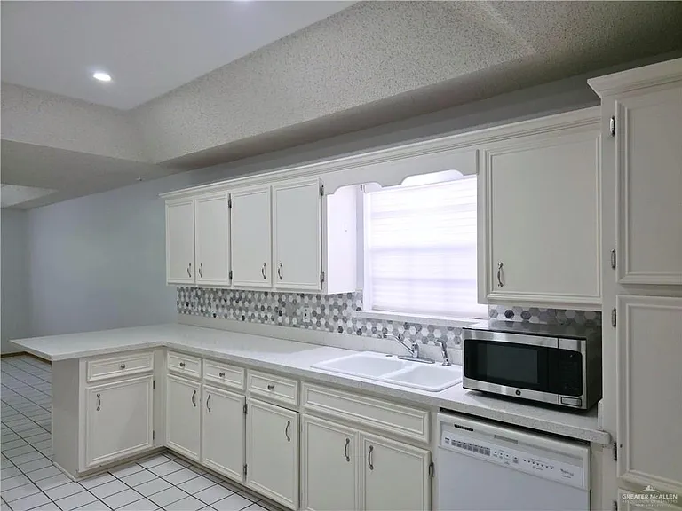 1216 W Heron Ave — Photo 8