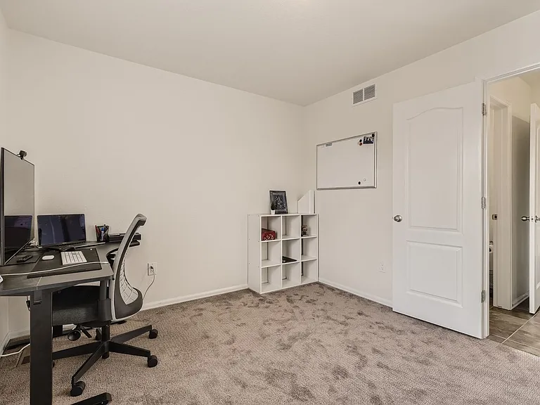 14960 Chicago St — Photo 27