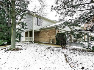 931 Suffolk Ct, Libertyville, IL 60048
