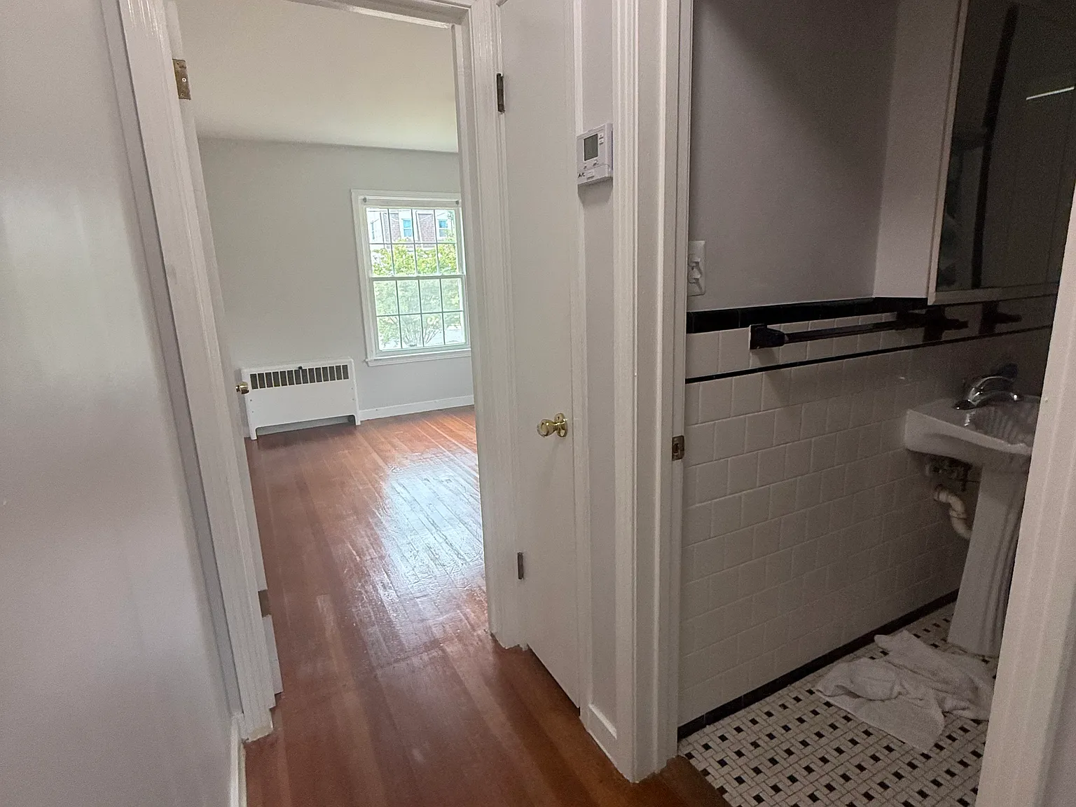 3 bed, 1072 sqft, $2,700 — Photo 4