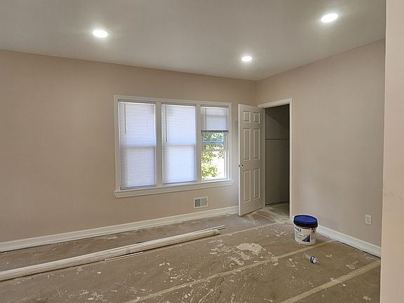 2nd image of 2935 Hogarth St