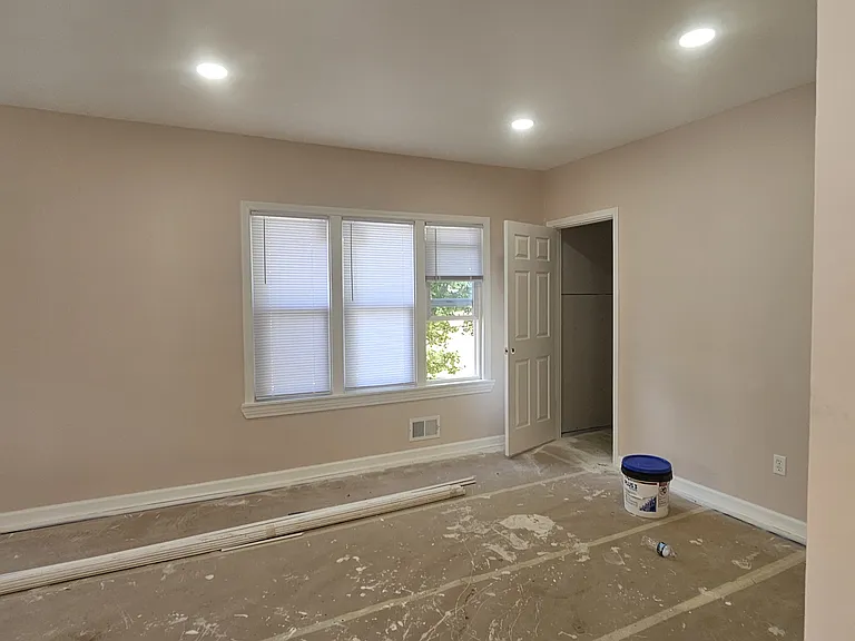 2935 Hogarth St — Photo 2