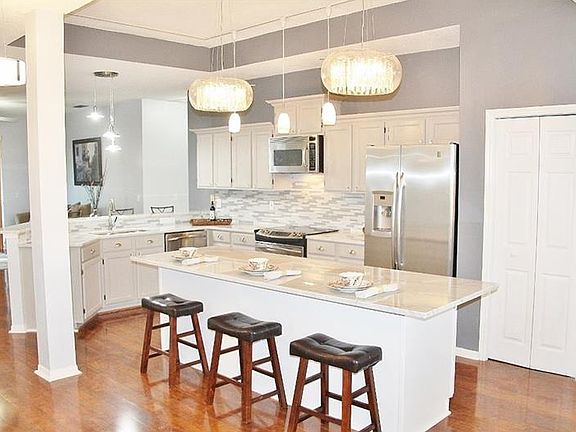 4th image of 1017 Corkwood Dr