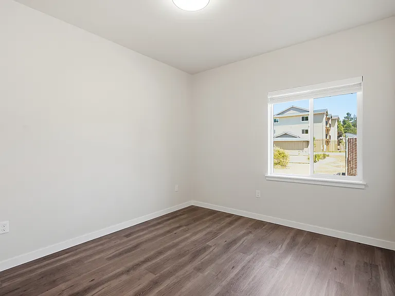 1425 Mildred Ln SE — Photo 9