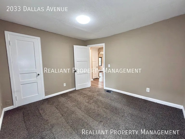 2033 Dallas Ave — Photo 13
