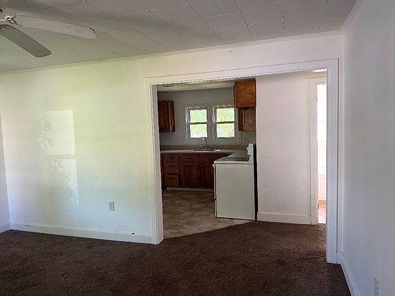 5th image of 122 N Summit Ave