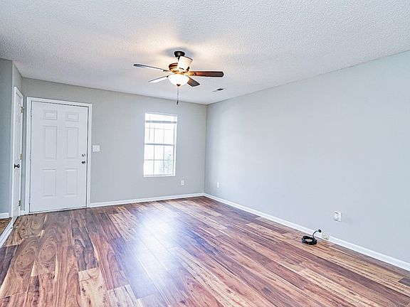 2nd image of 118 Brushy Hollow Ln #1