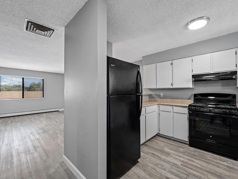 Heather Ridge - Beautiful Remodeled Apartments — Photo 20
