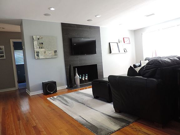 3rd image of 1015 Browning Dr