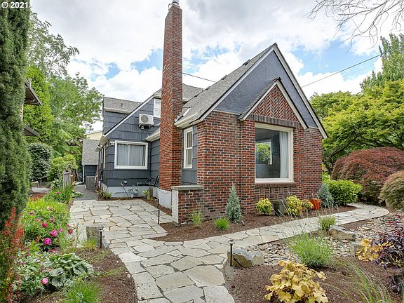 3rd image of 2865 SE Harrison St