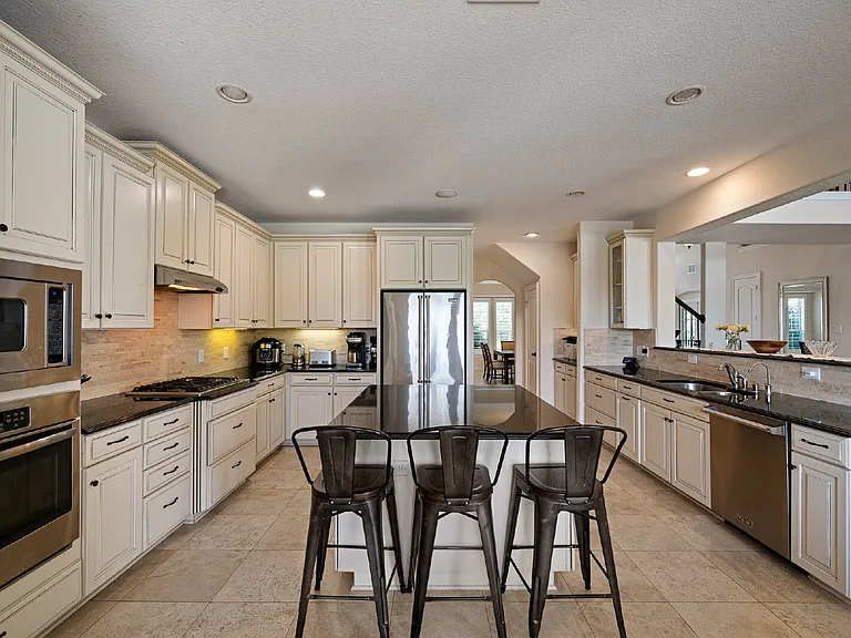 4627 Miramar Dr — Photo 16