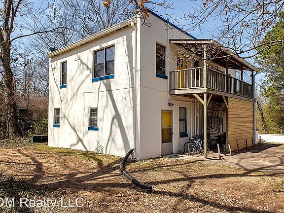2nd image of 15 E Elm St #D