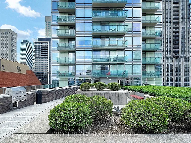 21 Scollard St #406 — Photo 37
