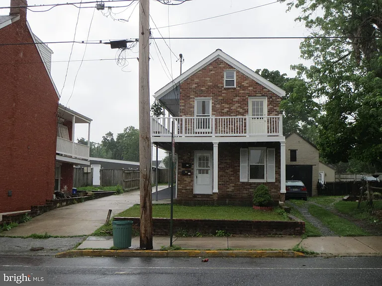 446 W South St — Photo 1