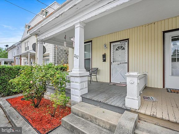 3rd image of 242 Duke St