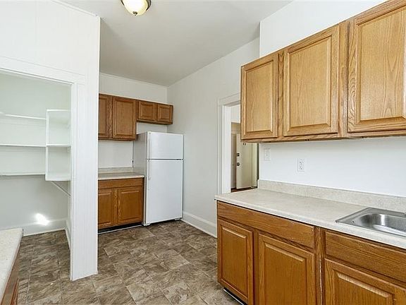 5th image of 2826 Windsor Ave #C3