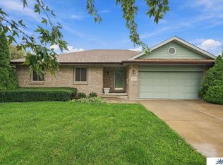 8000 Glynoaks Dr, Lincoln, NE 68516