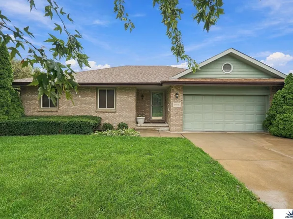 8000 Glynoaks Dr, Lincoln, NE 68516