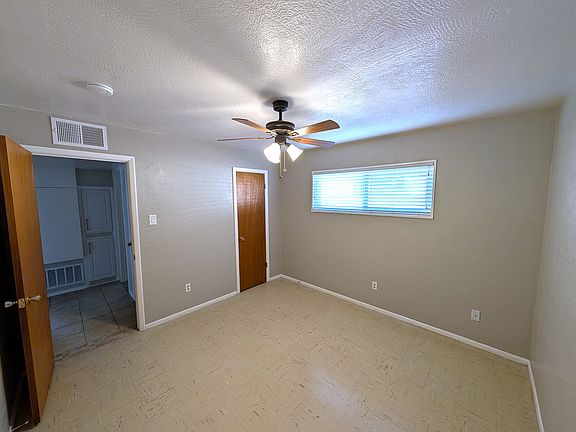 4th image of 10204 Candelaria Rd NE