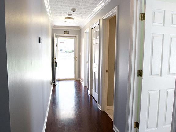 3rd image of 1029 Antrim Way