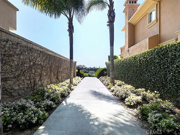 27 Via Monarca St — Photo 56