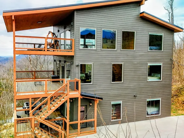 315 N Mountain Trl, Gatlinburg, TN 37738