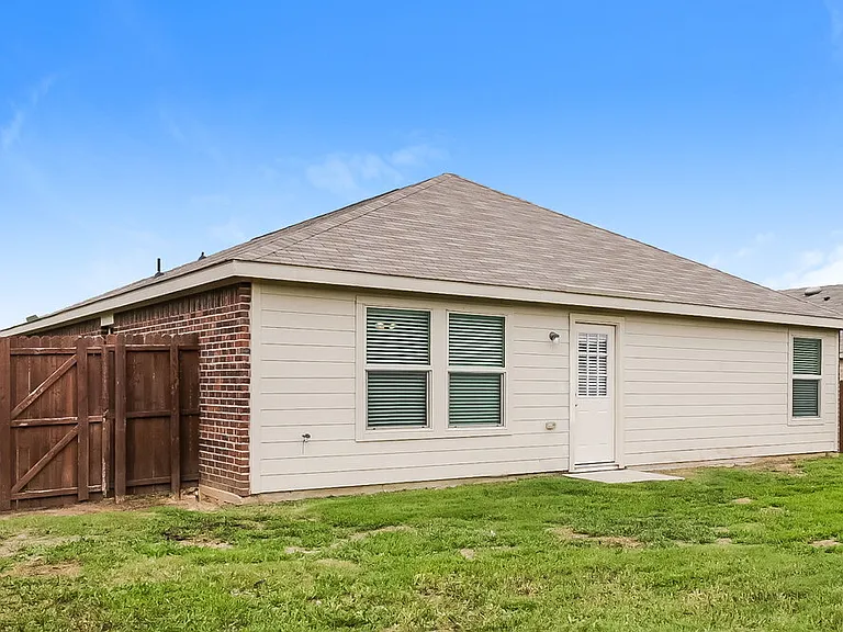 1124 Skyline Dr — Photo 15