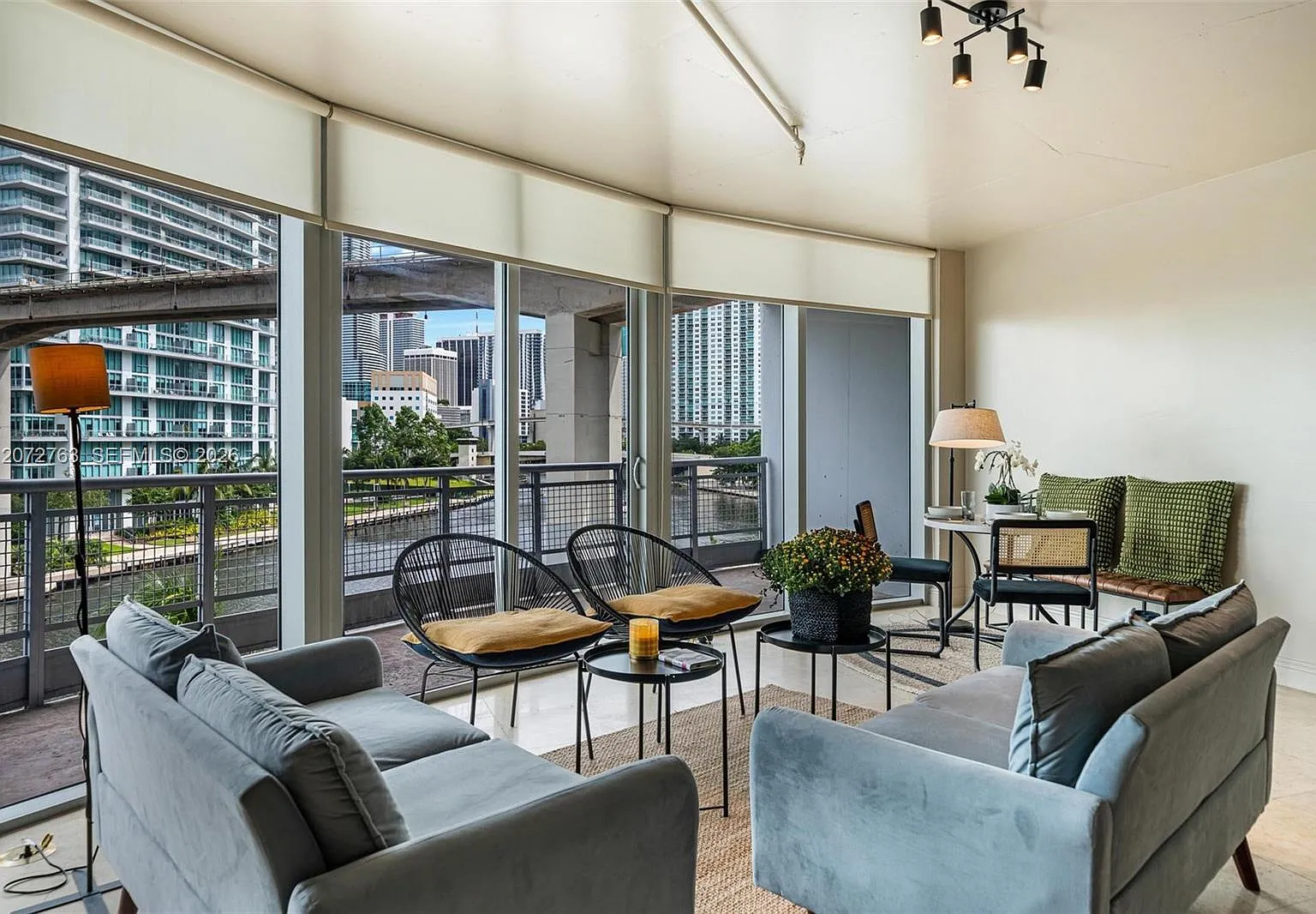 Neo Vertika Condo — Photo 2