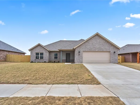 135 N Banner Ave, Farmington, AR 72730