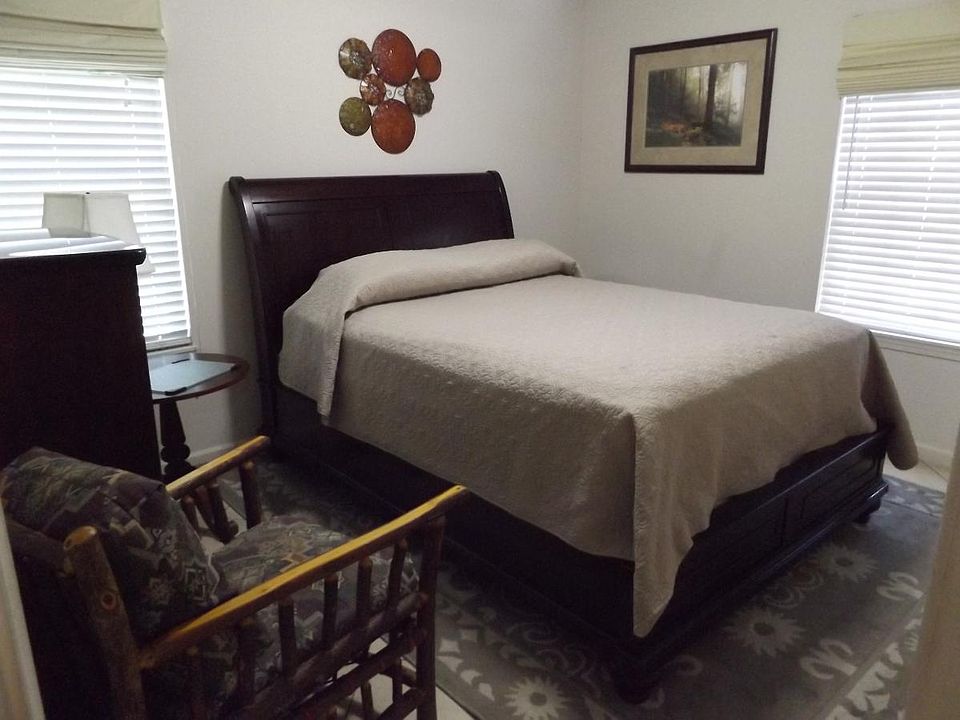 Queen Bedroom 1