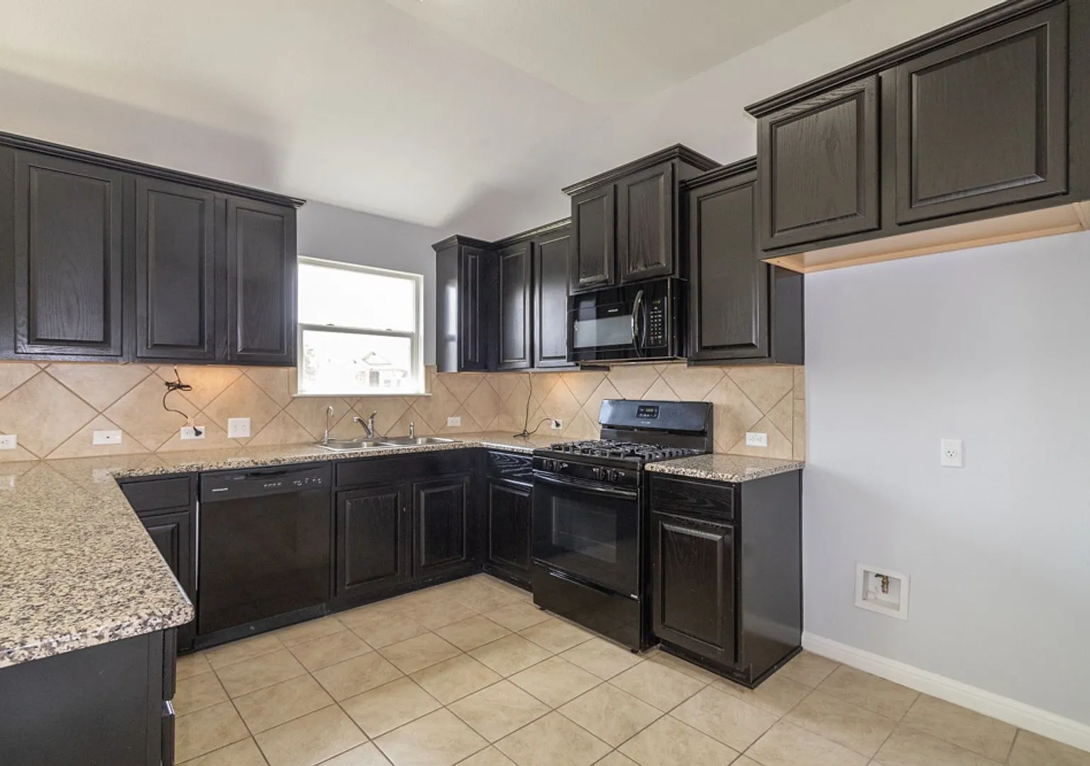 1411 Elbe St Pflugerville, TX 78660 — Photo 4