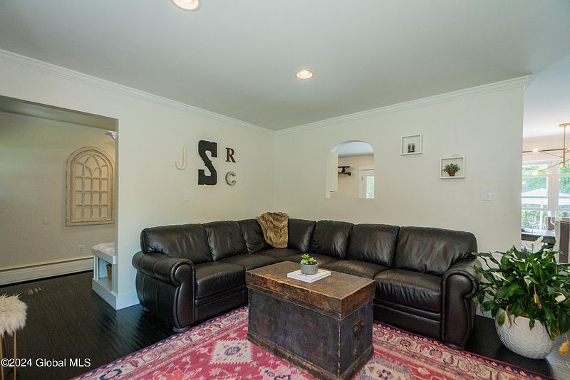 5th image of 378 Caroline Street