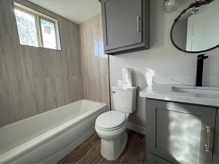 233 S Iowa Ave — Photo 11