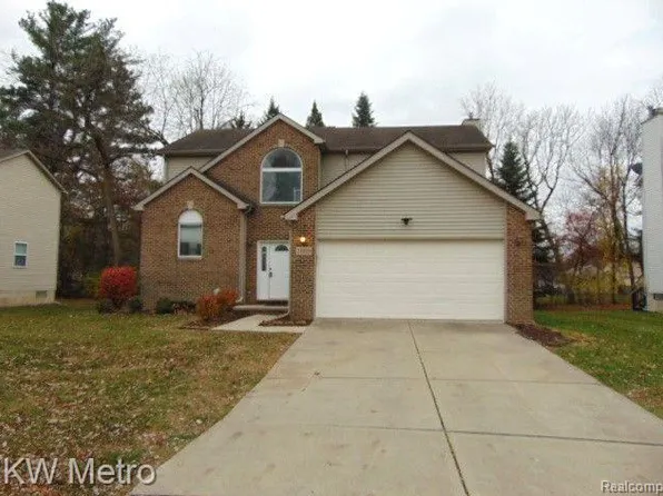 21819 Rose Hollow Dr, Southfield, MI 48075